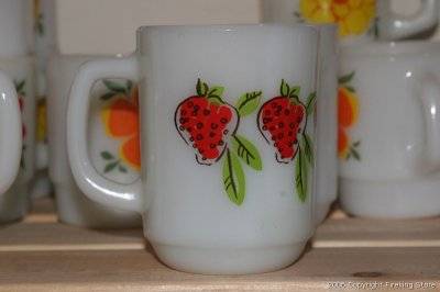 画像2: Fire-King ミルクGlassマグStrawberry